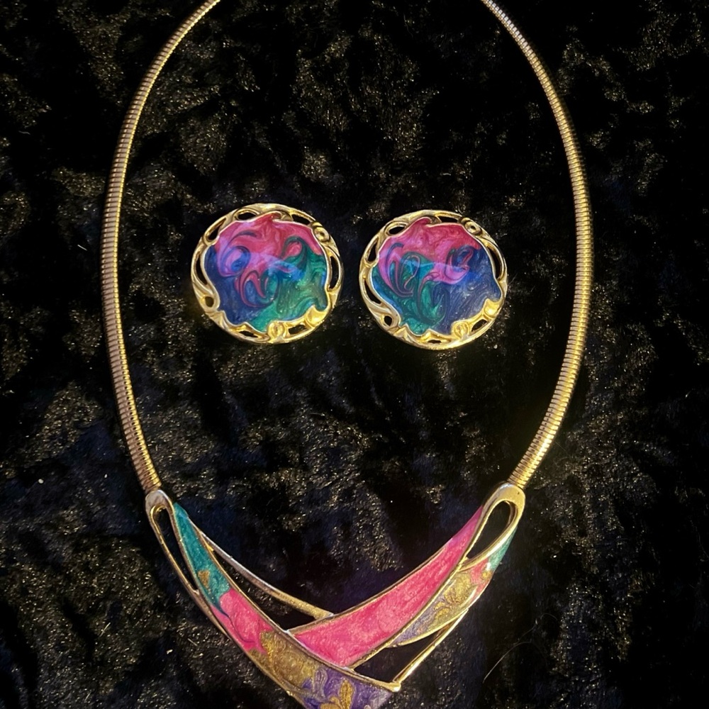 Vintage 1980’s Enamel Swirl Necklace and Clip-On Earrings Set 🤓